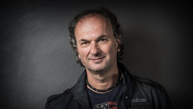 Songwriter
und Countrysänger Mark Bender. Songwriter
und Countrysänger Mark Bender.