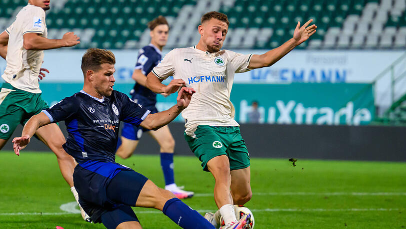 Fand keine Erklärung für den Leistungsabfall zu Beginn der zweiten Halbzeit gegen Greuther Fürth II: Florian Niederlechner. Fand keine Erklärung für den Leistungsabfall zu Beginn der zweiten Halbzeit gegen Greuther Fürth II: Florian Niederlechner.
