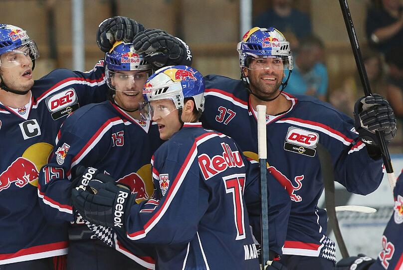 Erster Test, erster Sieg: Der EHC Red Bull München hat allen Grund zum Jubeln.
