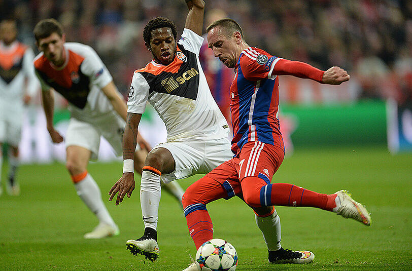 FRANCK RIBÉRY: Wirbelwind zunächst in der Halbposition, anschließend wie gewohnt links. Viel Spielwitz, manchmal zu verspielt. Nach Costas Foul rotgefährdet. Antwortete passend mit dem 3:0. NOTE 1