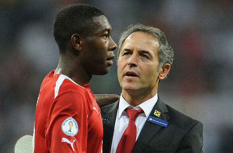 Österreichs Nationaltrainer Marcel Koller (rechts) und sein Schützlong David Alaba vom FC Bayern.