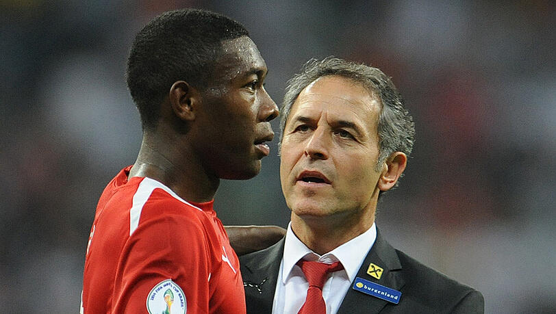 Österreichs Nationaltrainer Marcel Koller (rechts) und sein Schützlong David Alaba vom FC Bayern.