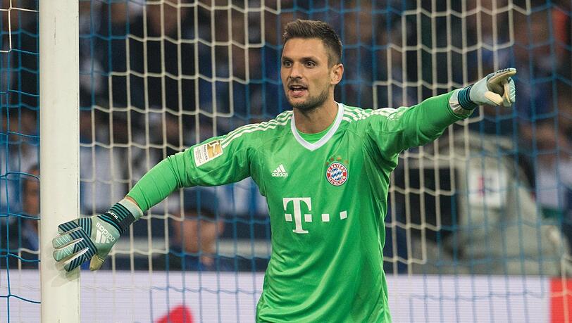 Sven Ulreich: Note 3
Streckte sich bei Drmic' Schuss vergeblich, der Ball schlug im langen Eck ein – 0:1. Erlebte das Los eines Torhüters: Nichts zu tun, ein Schuss auf den eigenen Kasten – und drin. Danach durfte er das 5:1 aus seiner Perspektive genießen. Gladbach brach ein. (Archivbild) Sven Ulreich: Note 3
Streckte sich bei Drmic' Schuss vergeblich, der Ball schlug im langen Eck ein – 0:1. Erlebte das Los eines Torhüters: Nichts zu tun, ein Schuss auf den eigenen Kasten – und drin. Danach durfte er das 5:1 aus seiner Perspektive genießen. Gladbach brach ein. (Archivbild)