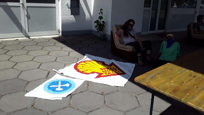 Anti-Shell-Demo: Friedlich mit Maske.