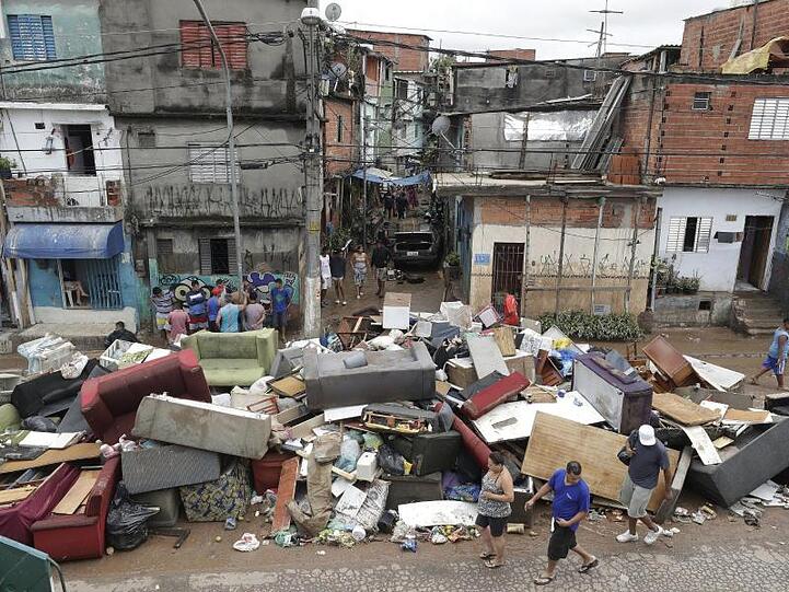 Der Gouverneur des Bundesstaates Sao Paulo forderte die Bevölkerung auf, nur im äußersten Notfall die Häuser zu verlassen.