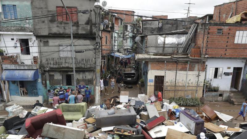 Der Gouverneur des Bundesstaates Sao Paulo forderte die Bevölkerung auf, nur im äußersten Notfall die Häuser zu verlassen. Der Gouverneur des Bundesstaates Sao Paulo forderte die Bevölkerung auf, nur im äußersten Notfall die Häuser zu verlassen.