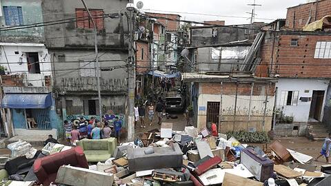 Der Gouverneur des Bundesstaates Sao Paulo forderte die Bevölkerung auf, nur im äußersten Notfall die Häuser zu verlassen.