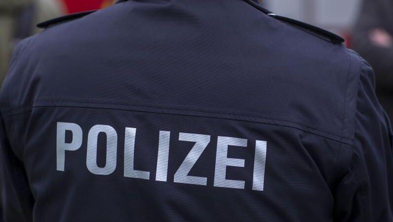Polizist in Uniform. Foto: Jens Büttner/zb/dpa Polizist in Uniform. Foto: Jens Büttner/zb/dpa