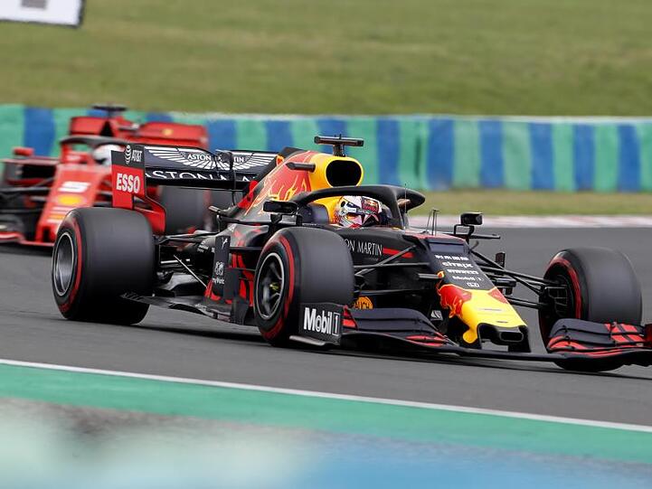Max Verstappen hat sich zum ersten Mal in seiner Formel-1-Karriere die Pole Position gesichert.