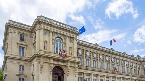 Das französische Außenministerium am Quai d'Orsay in Paris - jetzt wurden die Botschafter aus den USA und Australien zu Konsultationen zurückgerufen.