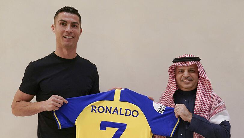 Mit dem nötigen Kleingeld ist offenbar alles möglich - auch der Wechsel eines Superstars wie Cristiano Ronaldo nach Saudi Arabien.