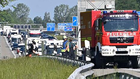 Nach dem Unfall bildete sich auf der A8 ein rund zehn Kilometer langer R&uuml;ckstau.