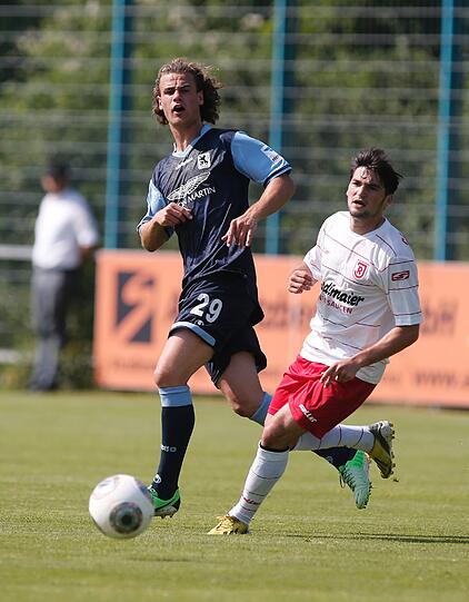 Die Löwen beim Testspiel gegen Jahn Regensburg.