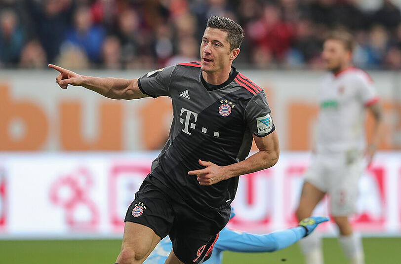 Robert Lewandowski: Note 1. Rotationsrückkehrer Nummer 8 &ndash; er trifft. Fünf Ligaspiele ohne Tor, nach 480 Minuten war es wieder soweit. Kluger Abschluss, kurz danach die Vorbereitung zu Robbens 2:0. Später das 3:0 (49.), macht nun sieben Saisontore. Standesgemäß nach der Durststrecke.