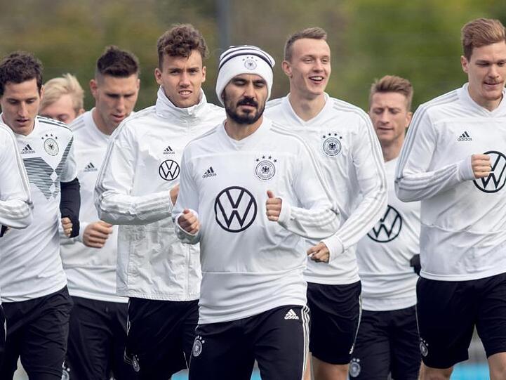 Zurück im DFB-Training: Ilkay Gündogan (M).