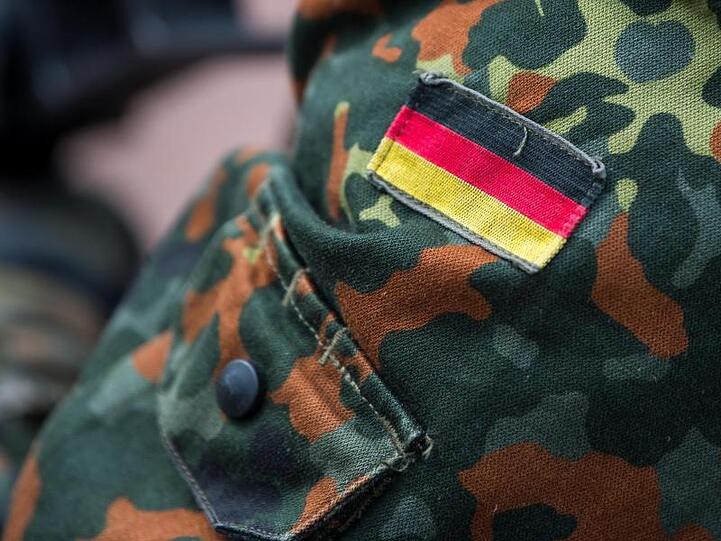 Der Ärmel einer Bundeswehr-Uniform.