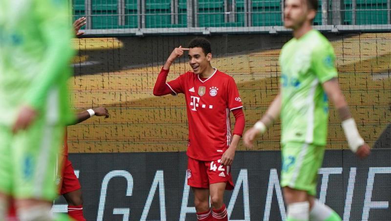 Gladbachs Jonas Hofmann (links) und Torschütze Matthias Ginter jubeln nach dem Treffer zum 1:0 gegen Frankfurt. Gladbachs Jonas Hofmann (links) und Torschütze Matthias Ginter jubeln nach dem Treffer zum 1:0 gegen Frankfurt.