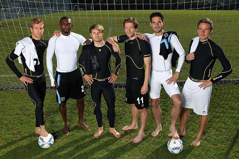 In dieser Saison präsentieren Benny Lauth sowie seine Mannschaftskollegen
Daniel Halfar, Stefan Aigner, Stefan Buck, Dominik Stahl und Collin Benjamin
die neuen Shirts und Hosen.