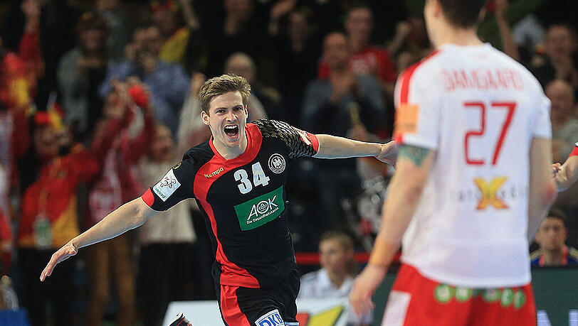 Die deutsche Handball-Nationalmannschaft (hier Rune Dahmke) fliegt ins Halbfinale! Mit 25:23 konnte sich das junge Team gegen Dänemark durchsetzen. Die deutsche Handball-Nationalmannschaft (hier Rune Dahmke) fliegt ins Halbfinale! Mit 25:23 konnte sich das junge Team gegen Dänemark durchsetzen.
