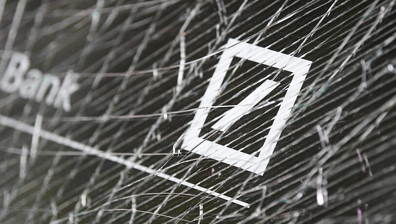 Wieder wurde der Geldautomat einer Filiale der Deutschen Bank Ziel von Gangstern. Wieder wurde der Geldautomat einer Filiale der Deutschen Bank Ziel von Gangstern.