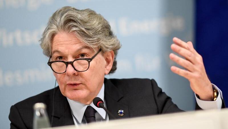 EU-Kommissar Thierry Breton Anfang des Jahres während einer Pressekonferenz in Berlin. EU-Kommissar Thierry Breton Anfang des Jahres während einer Pressekonferenz in Berlin.