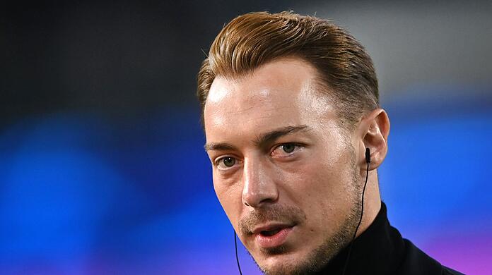 Salzburgs Trainer Matthias Jaissle spricht beim Interview vor dem Spiel.