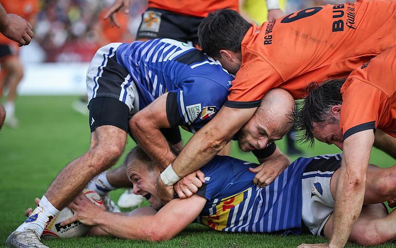 Da geht's drunter und drüber! Bei den "Finals" wird auch die Meisterschaft im 7er-Rugby ausgespielt. Im Bild: Spieler von SC Germania List und RG Heidelberg bei den "Finals" 2025 in Dresden. Da geht's drunter und drüber! Bei den "Finals" wird auch die Meisterschaft im 7er-Rugby ausgespielt. Im Bild: Spieler von SC Germania List und RG Heidelberg bei den "Finals" 2025 in Dresden.