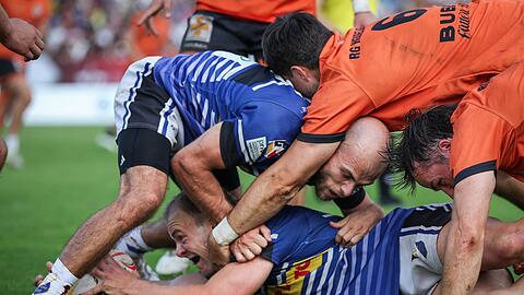Da geht's drunter und dr&uuml;ber! Bei den "Finals" wird auch die Meisterschaft im 7er-Rugby ausgespielt. Im Bild: Spieler von SC Germania List und RG Heidelberg bei den "Finals" 2025 in Dresden.