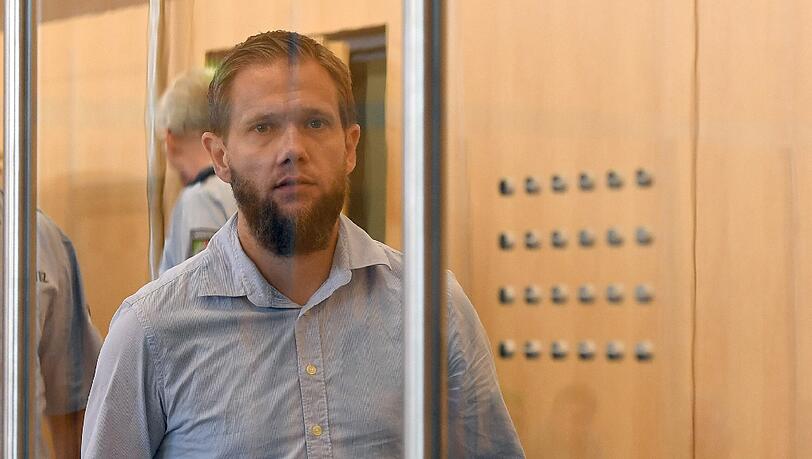 Salafistenprediger Sven Lau auf dem Weg in den Gerichtsaal des Oberlandesgerichts Düsseldorf. Foto: Federico Gambarini/Archiv