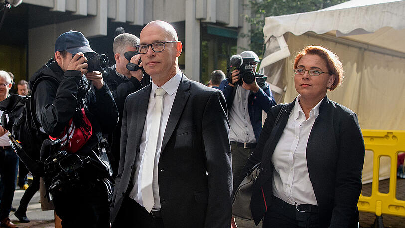Olaf Klemke und Nicole Schneiders, Anwälte des Angeklagten Wohlleben, kommen zum Oberlandesgericht.