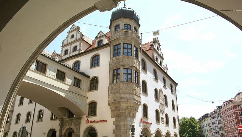 In der Stadtsparkasse wird es weihnachtlich: Bis zum 20. Dezember kann man hier kostenlosen Konzerten lauschen. In der Stadtsparkasse wird es weihnachtlich: Bis zum 20. Dezember kann man hier kostenlosen Konzerten lauschen.