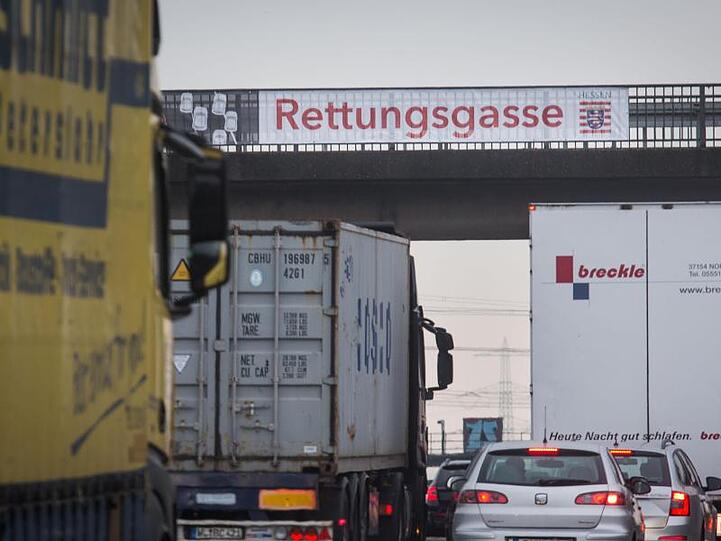 Lkw-Fahrer sollen nicht mehr in ihren Führerhäusern übernachten.