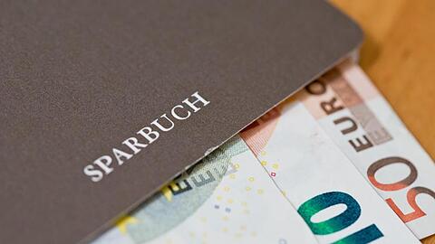 Nach Verivox-Daten verlangen aktuell 38 Institute Negativzinsen von Privatkunden.