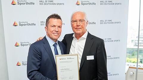 Weltmeister 1990: Franz Beckenbauer (r.) und sein damaliger Kapitän Lothar Matthäus, der als Löw-Nachfolger gehandelt wird.