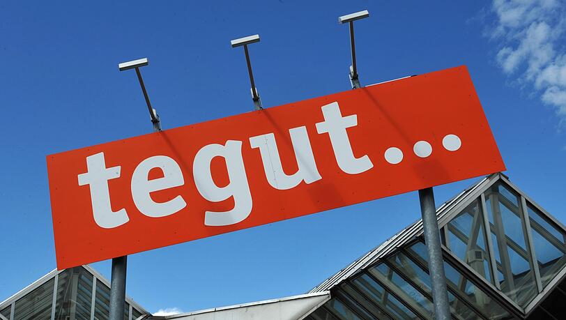 Das Tegut-Logo an einem Standort der Handelskette. Das Tegut-Logo an einem Standort der Handelskette.