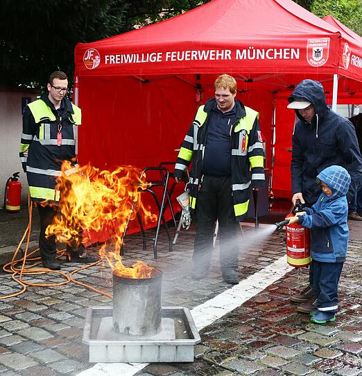 Das Isarinselfest trotzt dem nasskalten Herbstanfang - die Bilder vom Wochenende zum Durchklicken.