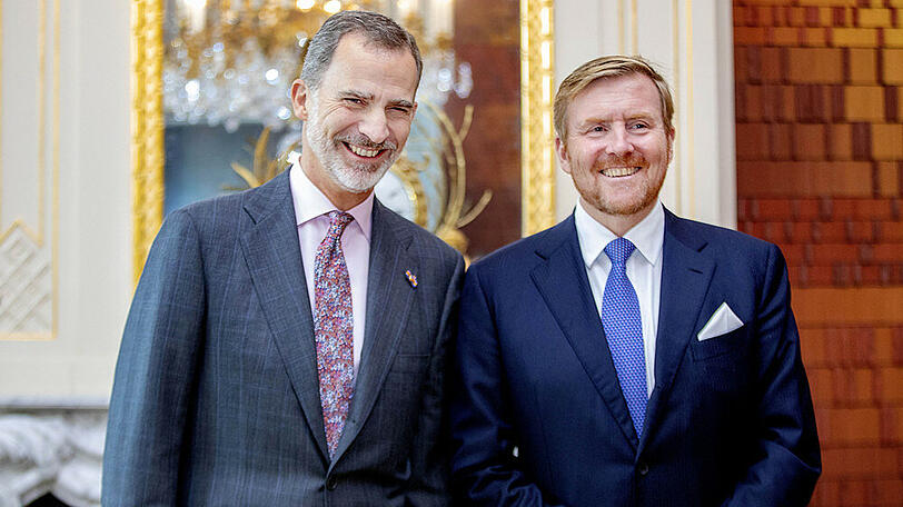 König Felipe IV. von Spanien (li.) und Willem-Alexander auf Schloss Huis ten Bosch
