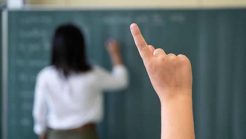 Experten: Verkürzte Ausbildung bei Lehrerinnen und Lehrern
