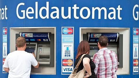 Die Gebühren für Fremdkunden an Bankautomaten sind teurer.