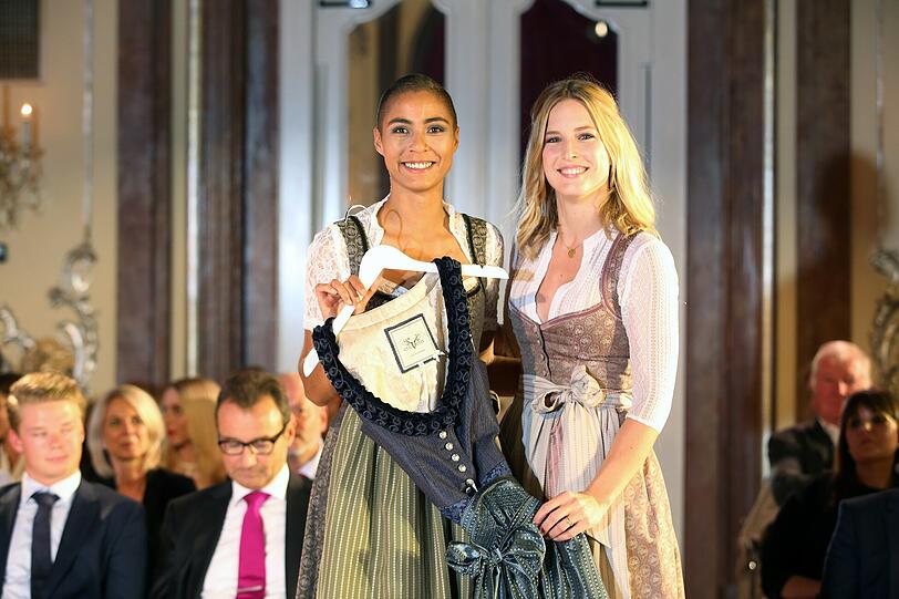 Der AZ-Modelcontest feiert Finale im Silbersaal des Deutschen Theaters. Am Ende war es Jeannie, die die Jury am meisten überzeugt hat. Die 23-Jährige ist die neue Schöne Münchnerin. Die Bilder des Galaabends zum Durchklicken.