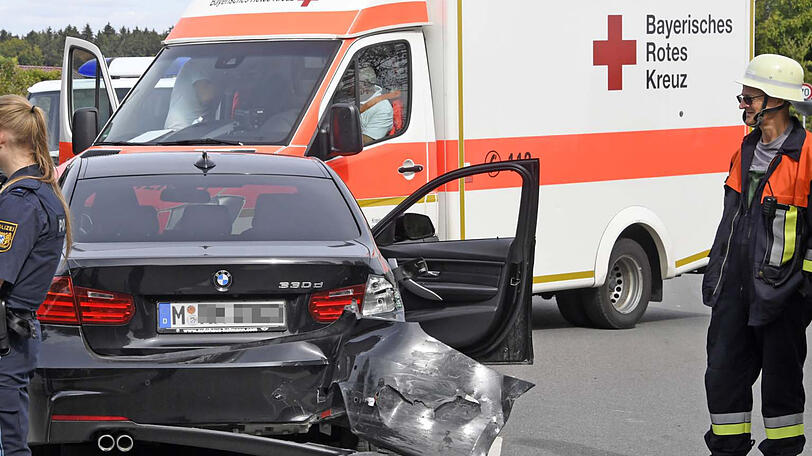 Auch eine BMW-Fahrerin war noch in den Porsche gekracht.