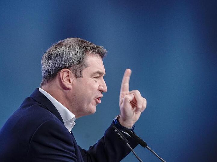 "Wir wollen einen Dialogprozess zum Föderalismus voranbringen. Es braucht dringend eine ehrliche und faire Debatte zwischen Bund und Ländern über die Finanzbeziehungen", sagt Söder.