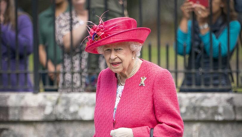 Die Queen zeigte sich oft in sehr farbenfrohen Mantelkleidern. Die Queen zeigte sich oft in sehr farbenfrohen Mantelkleidern.