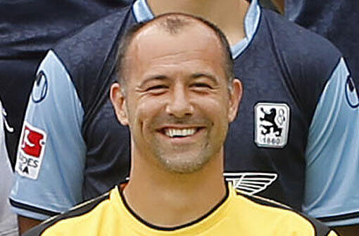 1: Gabor Kiraly strahlt.