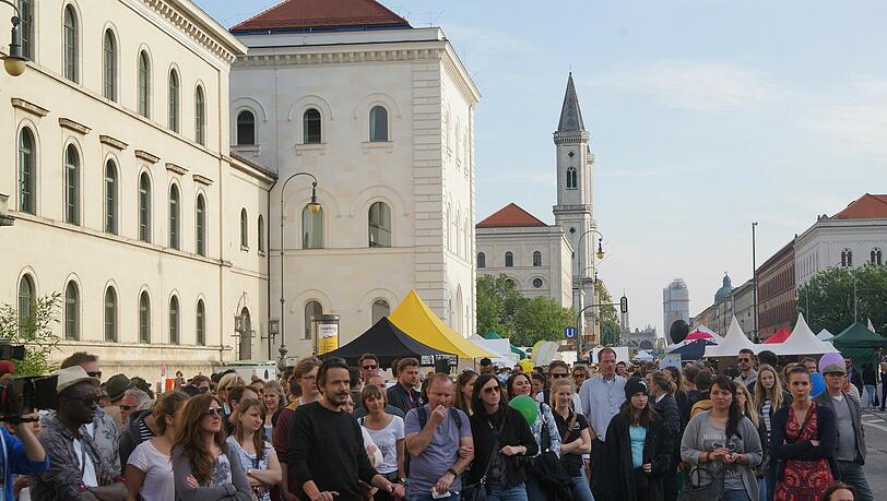 Ein Streifzug durch das Streetlife Festival und das Corso Leopold. Ein Streifzug durch das Streetlife Festival und das Corso Leopold.