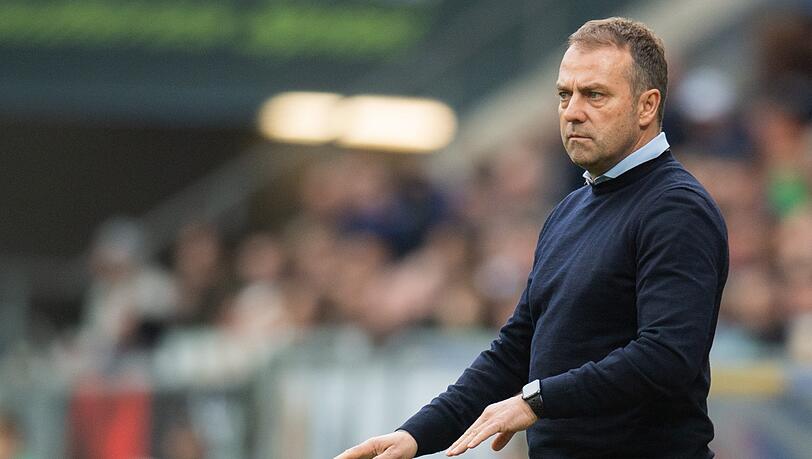 "Er ist frei in der Meinungsäußerung", sagt Bayern-Trainer Hansi Flick zu Thiagos deutlicher Kritik an der DFL. "Er ist frei in der Meinungsäußerung", sagt Bayern-Trainer Hansi Flick zu Thiagos deutlicher Kritik an der DFL.