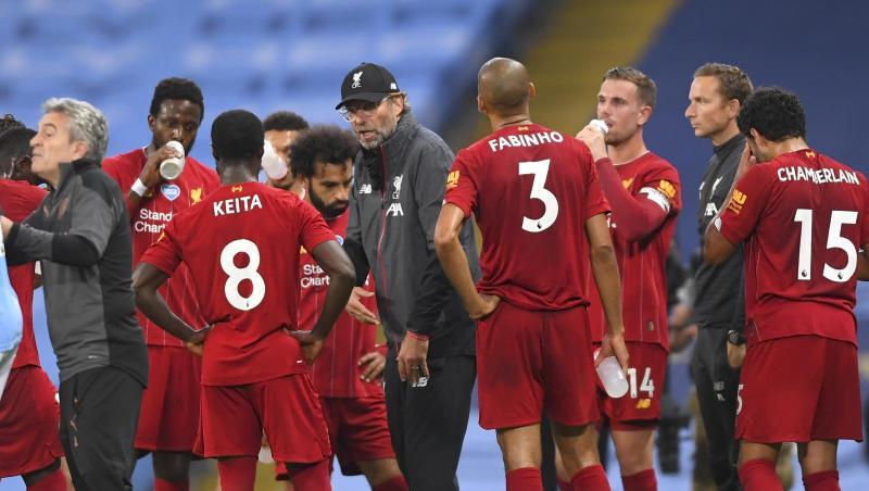 Trainer Jürgen Klopp (M.) kassierte mit dem FC Liverpool eine deutliche Niederlage. Trainer Jürgen Klopp (M.) kassierte mit dem FC Liverpool eine deutliche Niederlage.