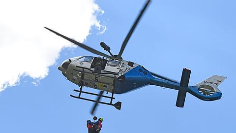 Mit dem Hubschrauber wurde die Frau wieder ins Tal geflogen. (Symbolbild)