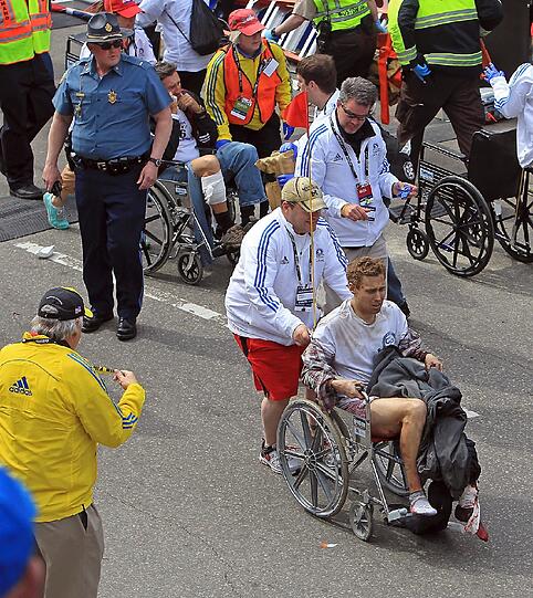 Drei Tote und mehr als 140 Verletzte - Bilder vom Bombenterror in Boston