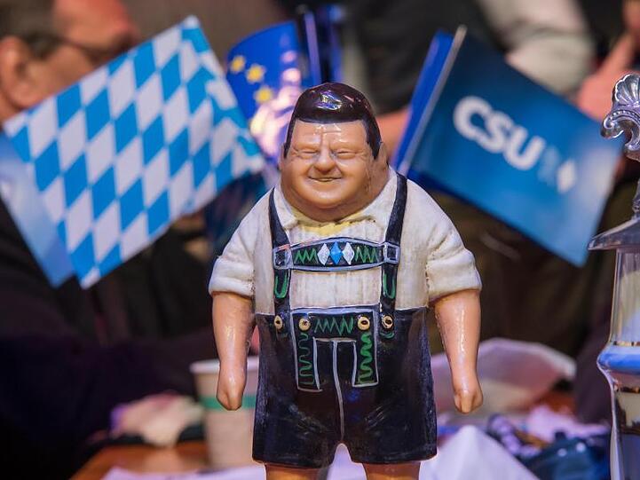 Figuren von Franz Josef Strauß gehören traditionell zum politischen Aschermittwoch der CSU.